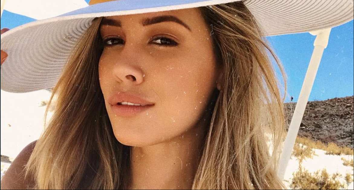 Michelle Salas luce cuerpazo en un diminuto bikini