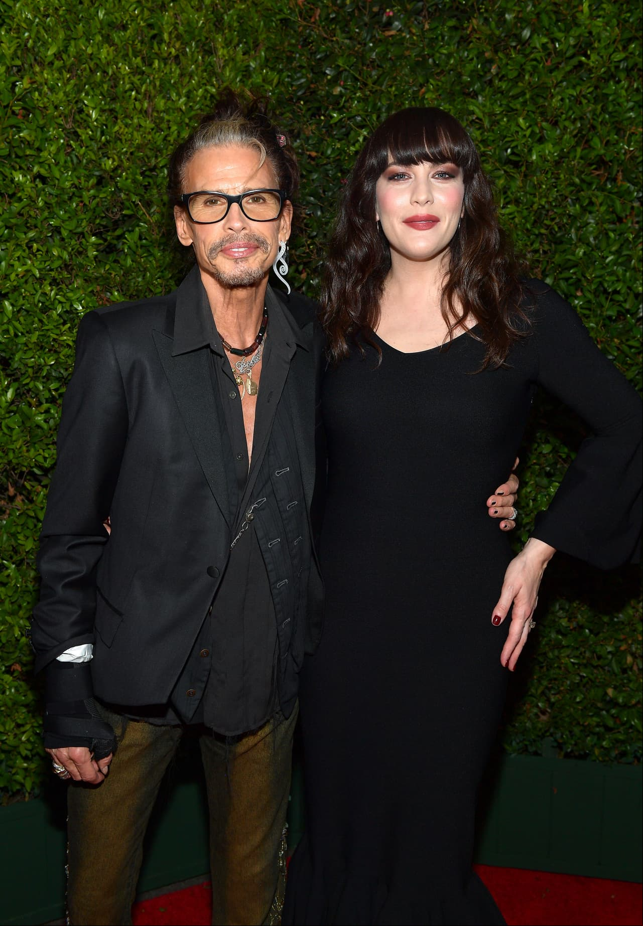 Liv Taylor supo que su padre era 
<b>Steven Taylor</b> hasta que tenía 11 años. El cantante de Aerosmith y la exmodelo, Bebe Blue tuvieron un breve romance que terminó en un embarazo no planeado. Ellos habían quedado que no se lo revelarían hasta que tuviera 18 años, pero Liv lo descubrió antes.