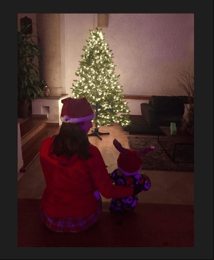Marjorie de Sousa y Matías fueron de los primeros en poner su árbol. Foto: Instagram