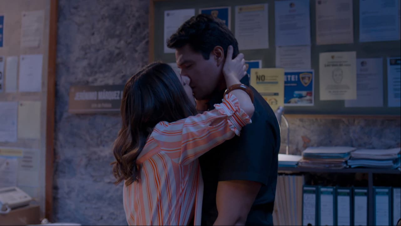 Jero ira a Bárbara como madre y quiere protegerla, cuando es prisionera, Bárbara le asegura a su ex novio de la juventud que Eli no es su hija. “Yo sé que me fui y te dejé plantado en el baile de corazones y te juro que me dolió muchísimo”, se disculpa la joven con el policía.
