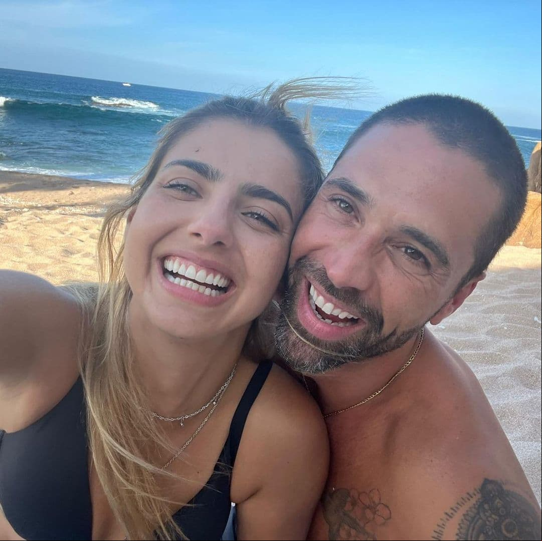 La pareja presume su amor dando un gran paso en su relación.