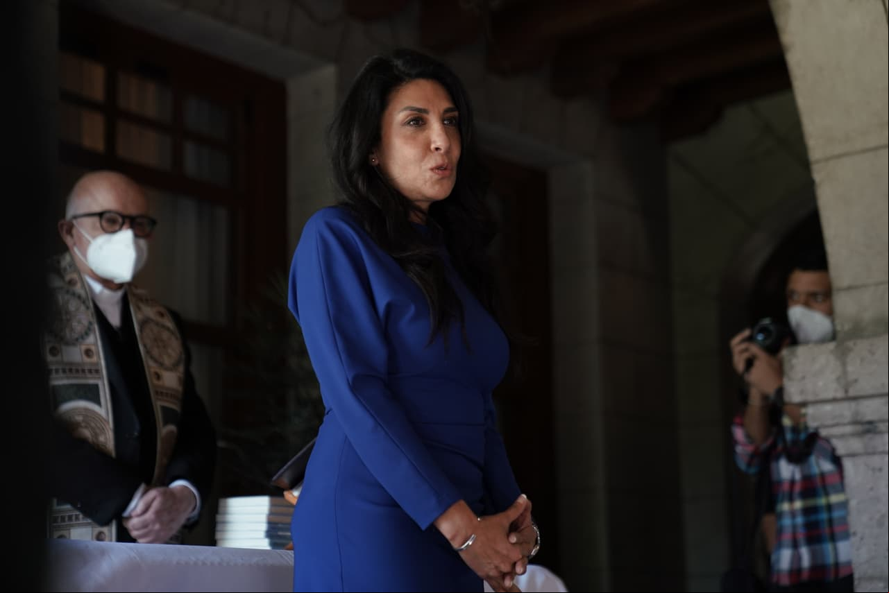 Giselle González, productora de otros éxitos de pantalla chica como 'Cuna de Lobos' e 'Imperio de mentiras' dirigió unas palabras a sus actores y equipo de producción.
