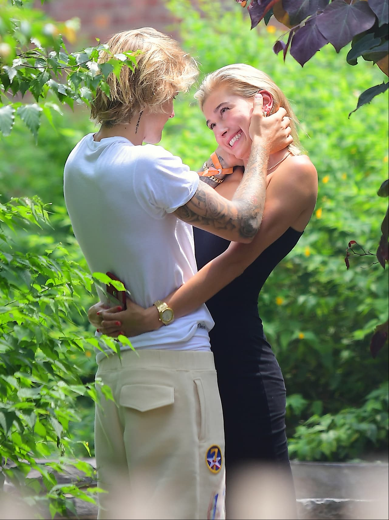 Paparazzi: Justin Bieber más enamorado que nunca y JLo presume abs