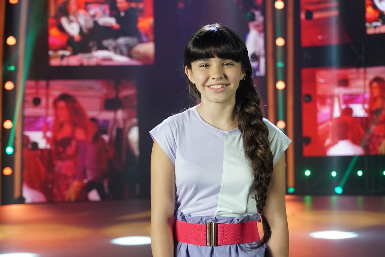 Lu Rosette dará vida a la cantante a la edad de 11 años. Comenzó modelando zapatos desde los 11 meses, actividad que ejerció hasta los 8 años. Estudio actuación y ha participado en series como "Los Elegidos".