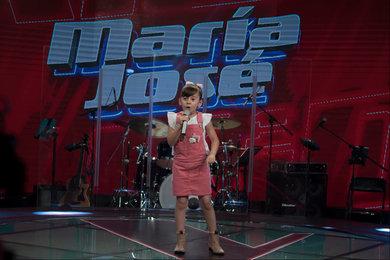 María José puso al público y a los coaches de pie con su poderosa voz, ella confesó estar muy orgullosa de representar al género regional mexicano.