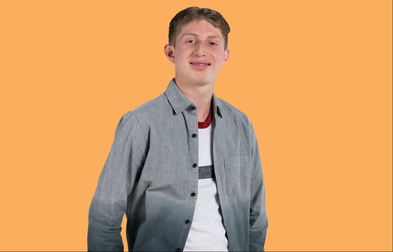 Octavio Ocaña, quien da vida a 'Benito', cumplió 22 años el pasado 7 de noviembre de 2020 y este 2021 llegará a los 23.