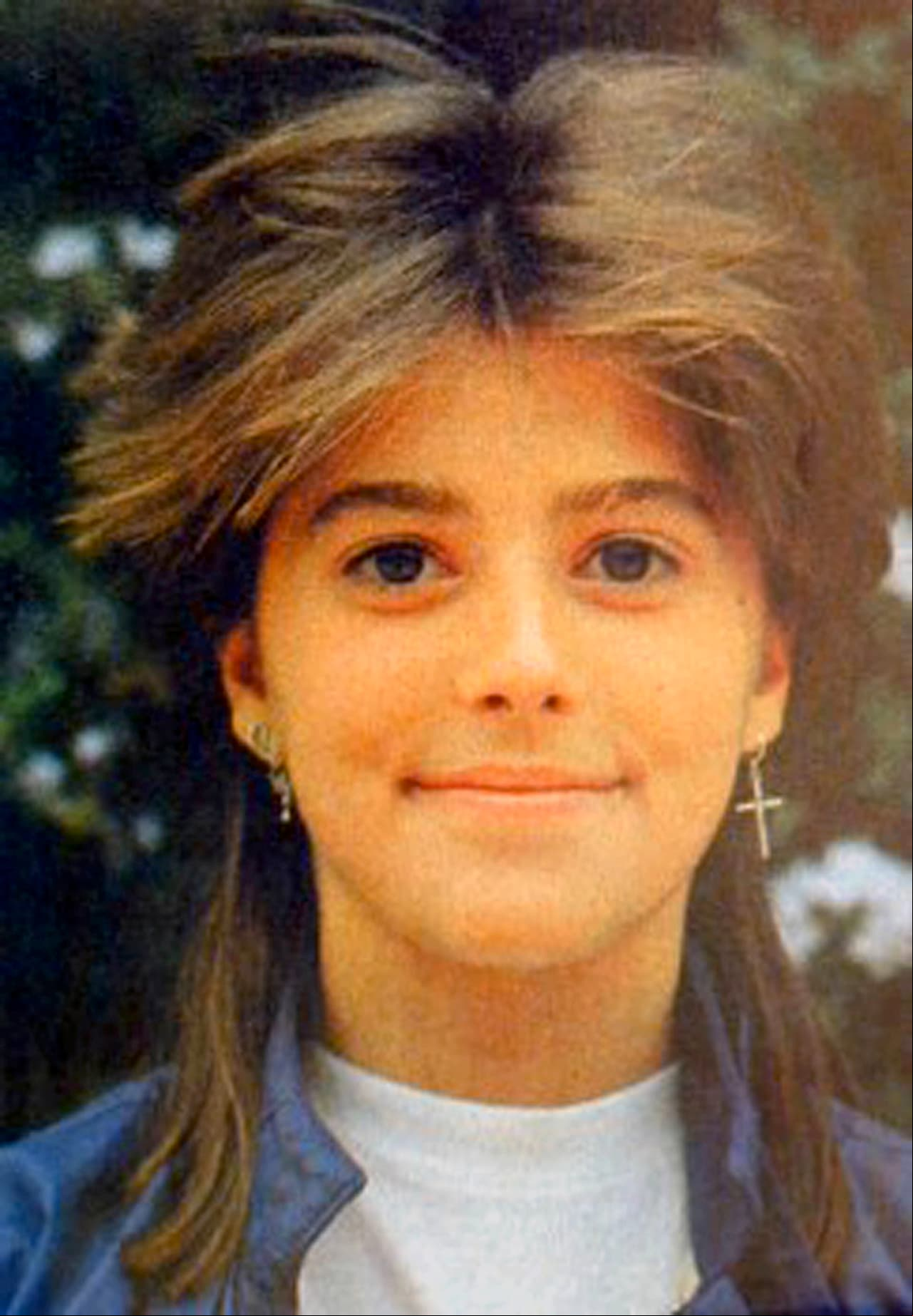 Durante su adolescencia, hizo comerciales y algunos papeles en televisión como en Cuando los hijos se van (1983) y Tiempo de Amar (1987).