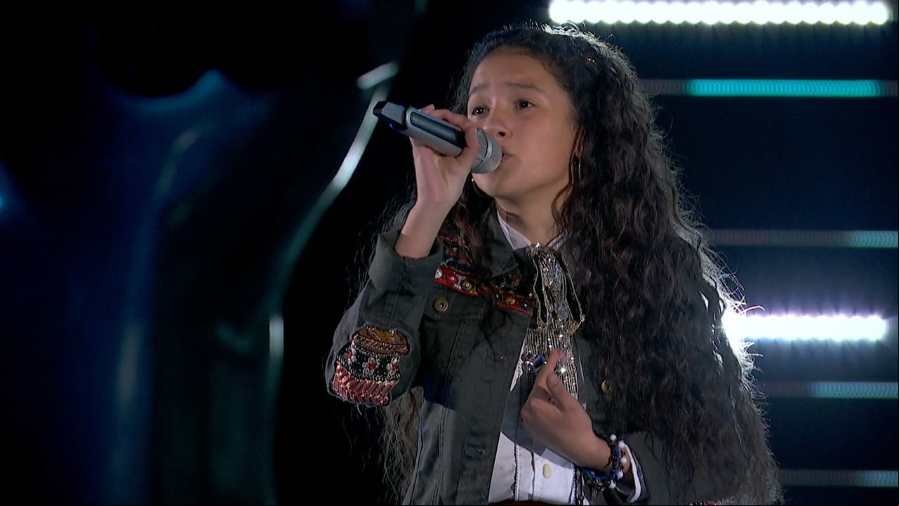 Evelyn arrasó con su enorme voz e impecable interpretación con un tema que es especial para Yuri y Carlos Rivera 'Ya no vives en mi'