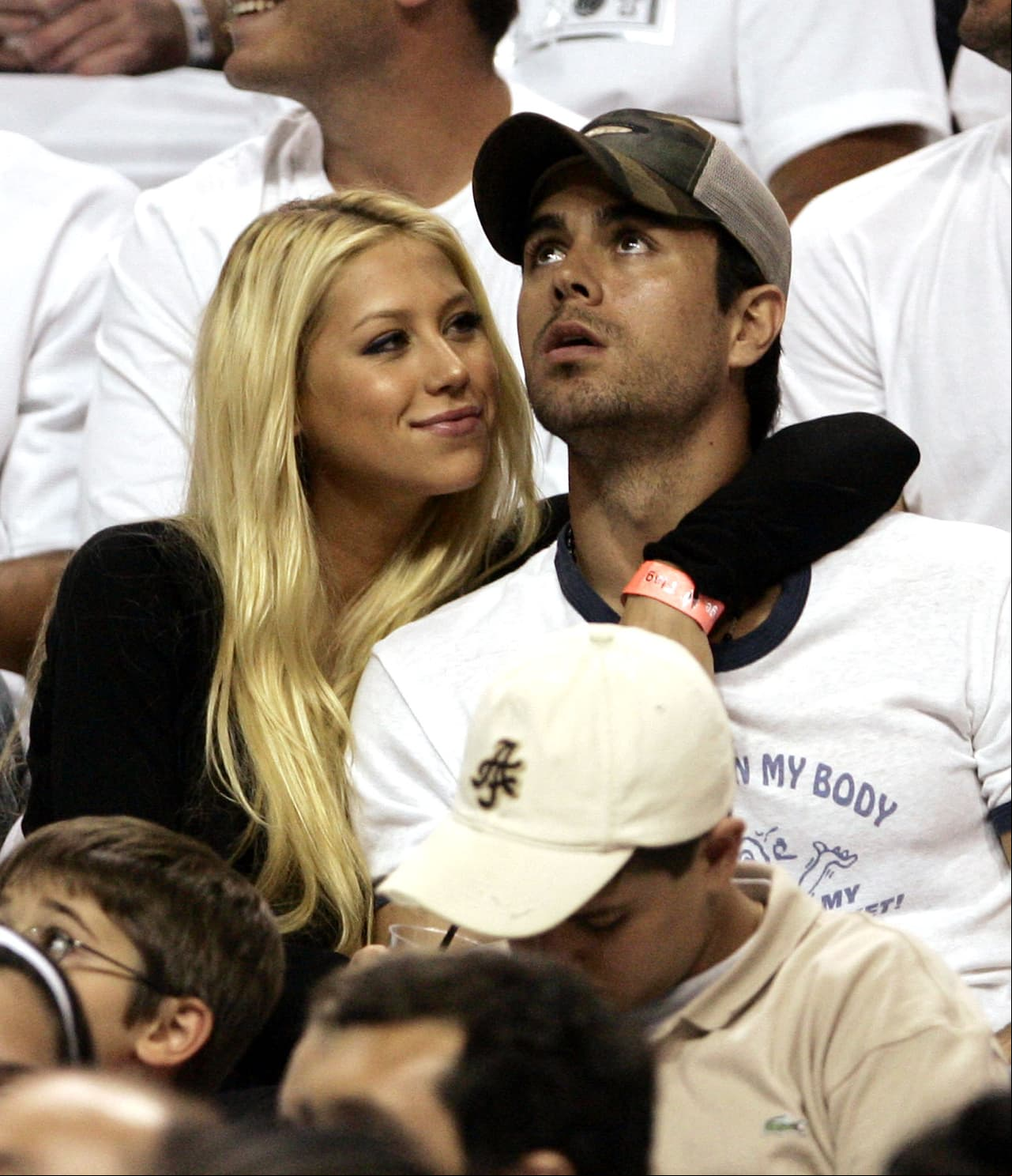 Enrique Iglesias y Anna Kournikova serán papás y estas fotos confirman el embarazo de la tenista