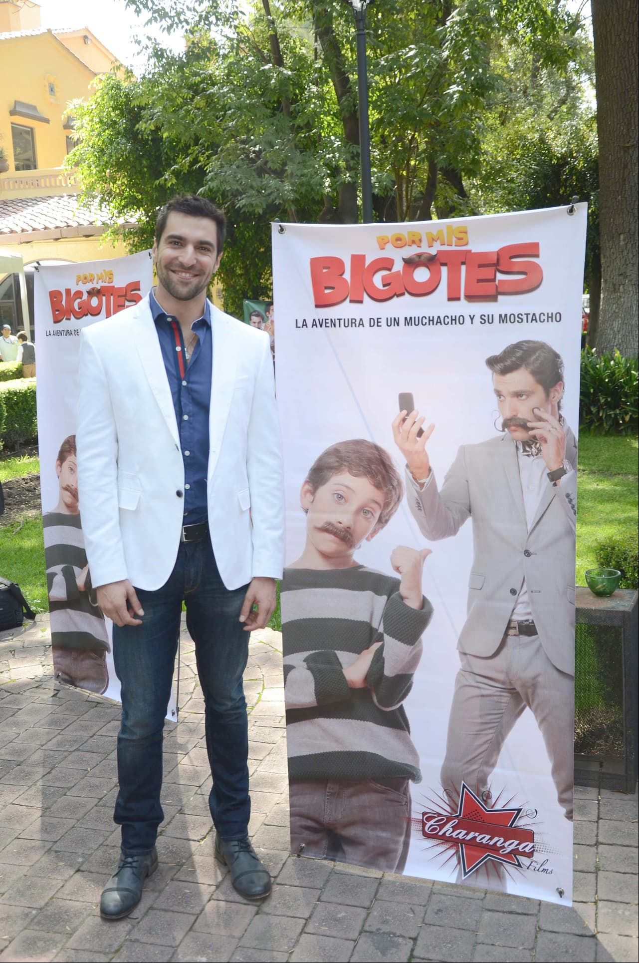 En 2015 combinó su trabajo en las telenovelas con el cine, ya que fue parte del elenco del filme ‘Por mis bigotes’ y de la telenovela ‘Lo imperdonable’. “(En el melodrama) Grettell Valdez y yo seremos los villanos. Vamos a ser amantes y les vamos a estar dando mucha lata a los protagonistas de la historia”, comentó en entrevista a Univisión.