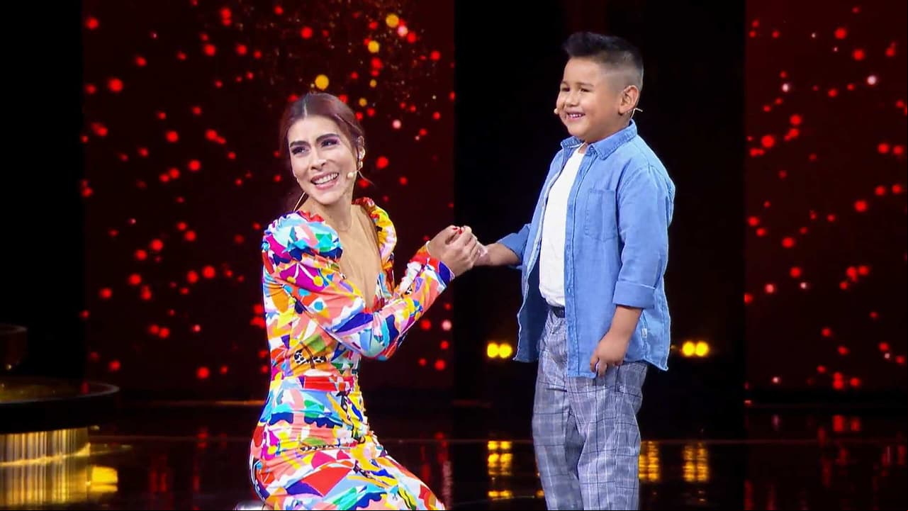 Giovani dedica tierna serenata a María León y ella agradece: “Me  llenaste el alma”