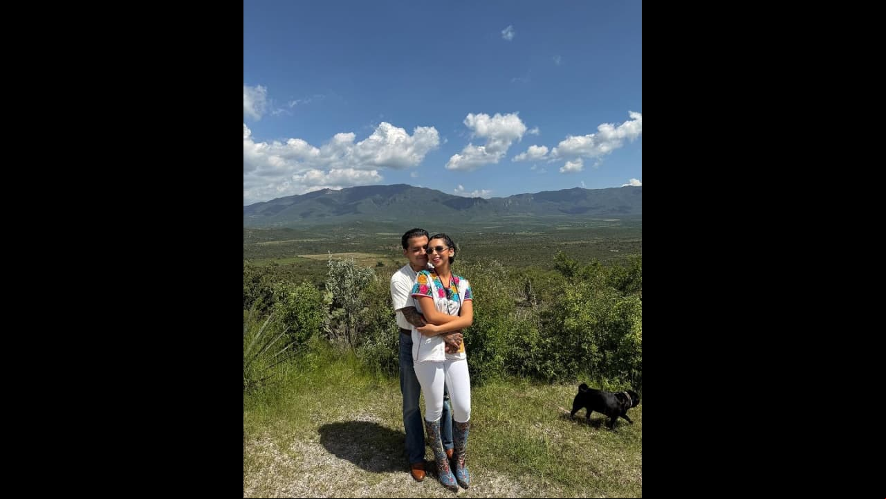 Ángela Aguilar aparece con Nodal en nuevas fotos