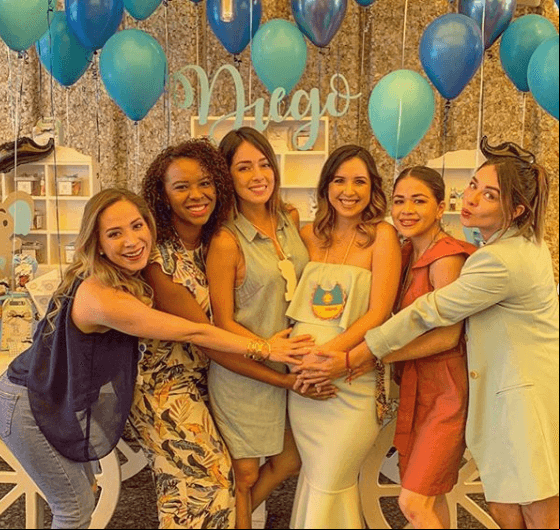 No obstante, pese al rumbo que cada una de ellas ha decidido tomar, la amistad continúa y esta foto lo comprueba, ya que todas acudieron al 'baby shower' del segundo hijo de Fátima Torre, el pasado martes 18 de febrero.