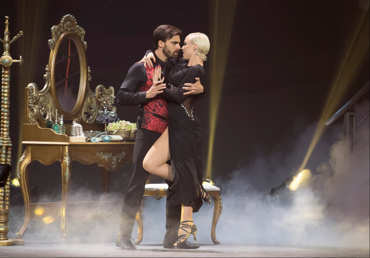 Pero el mejor momento de la noche estuvo a cargo de Santiago Ramundo y un espectacular tango con el que sorprendió a los jueces.