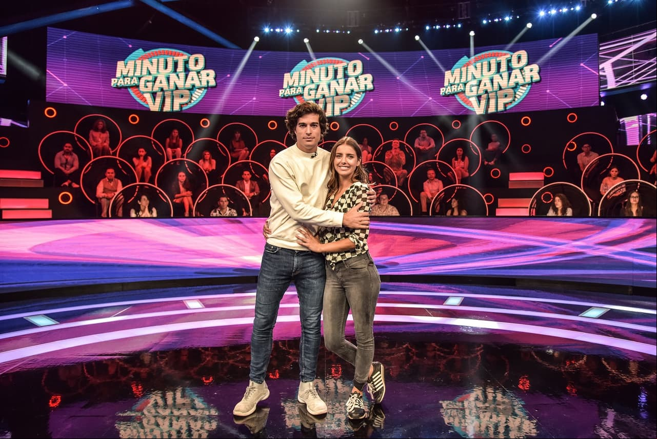 Michelle Renaud y Danilo Carrera se tomaron un descanso de las grabaciones de su nueva telenovela ‘Quererlo Todo’ para poder jugar en Minuto Para Ganar VIP, con Sandarti.