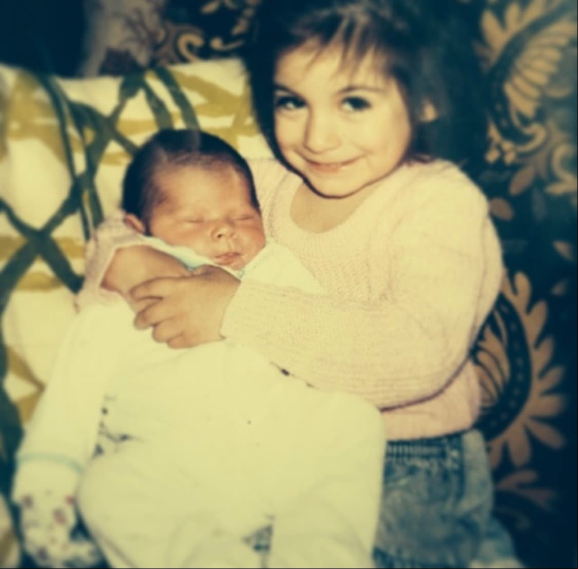 De origen mexicano, en específico Tamaulipeco, Ana Brenda y su hermano nacieron en McAllen, Texas, pero desde muy pequeños pasaron su infancia entre esta ciudad estadounidense y Río Bravo, Tamaulipas.