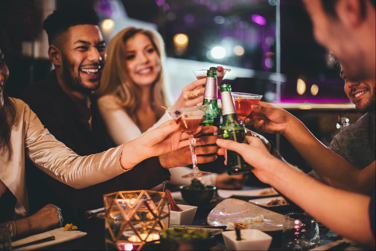 Cuatro tips indispensables si vas al bar con tus amigos