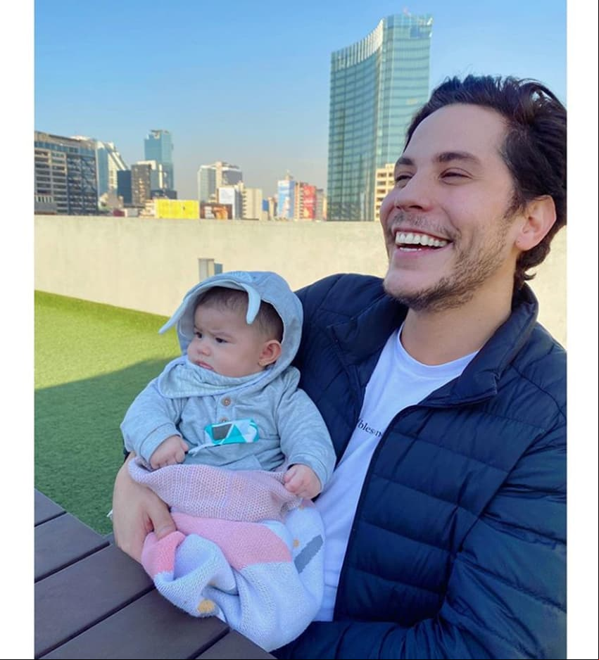 Christian Chávez disfruta al máximo de su etapa como tío de la pequeña Galia