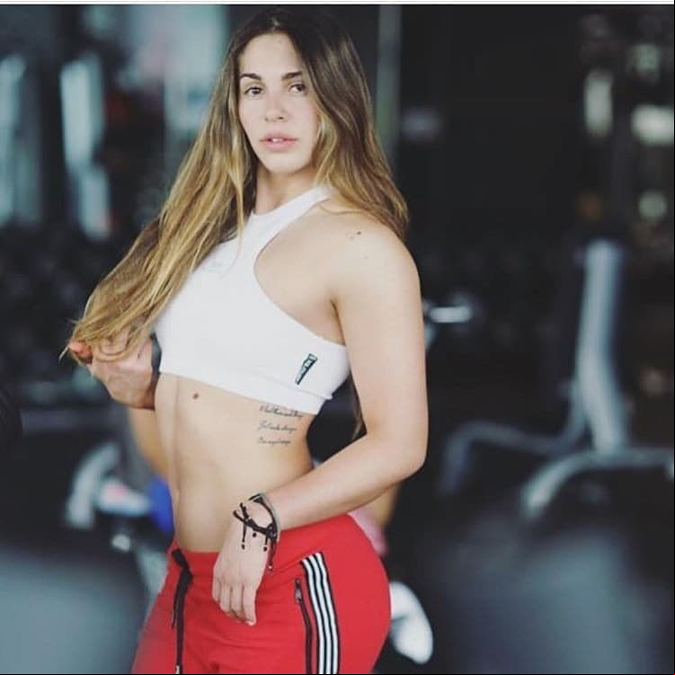Lola también es madre de Ximena, una profesional del Fitness a quien apoya en todo momento y quien se desempeña como coach.