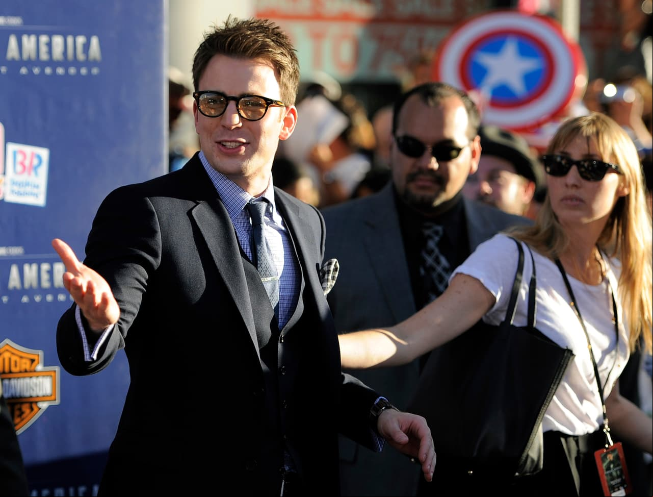 Chris Evans ya tenía extensa carrera en el cine antes de convertirse en ‘Steve Rogers’, mejor conocido como ‘Capitán América’ (2011), un hombre que deseaba pertenecer al ejército para participar en la Segunda Guerra Mundial.