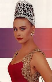 La originaria de Chihuahua, Vanessa Guzmán, representó a México en 1995 en Miss Universo. Ingresó a estudiar al Centro de Educación Artística y su primera oportunidad fue en el melodrama 
<b>Camila</b> (1998).
<br>