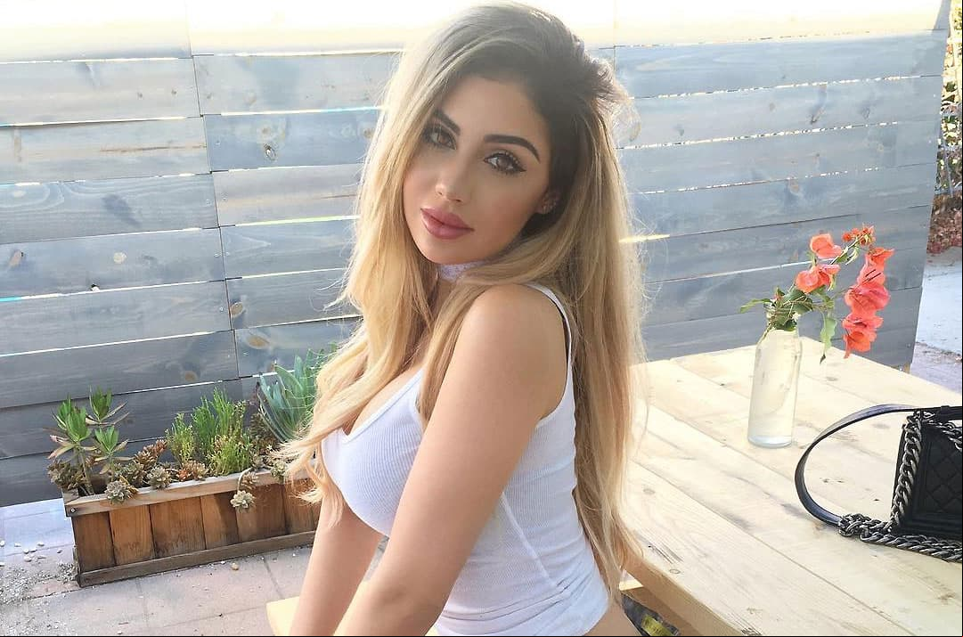 Hija de Myrka Dellanos publica sexy foto en tanga y enciende la red