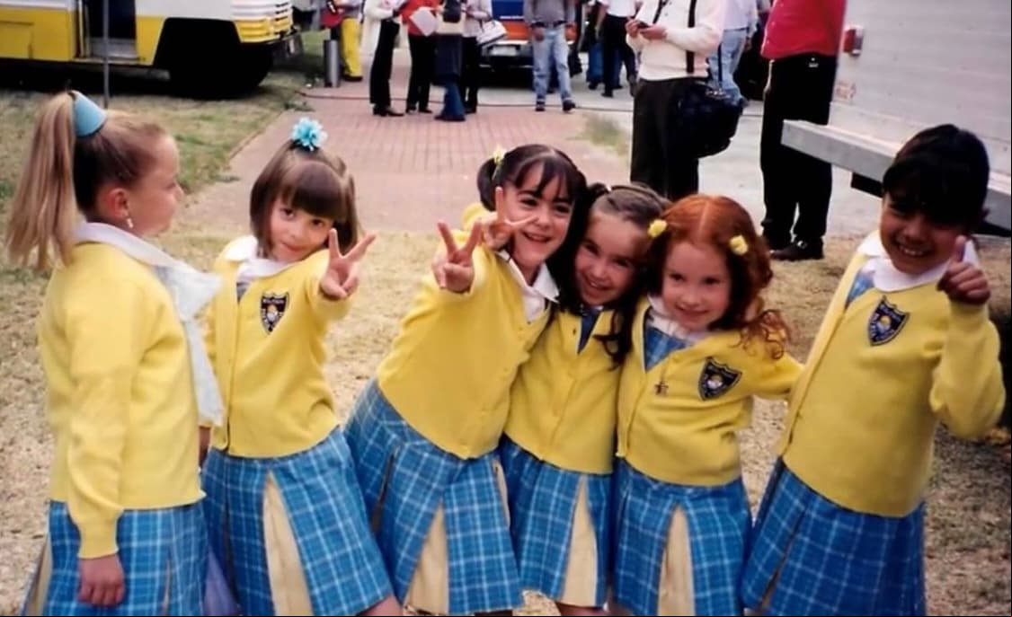 López formó parte del elenco infantil, el cual contó con más de 15 pequeños, que al lado de destacados actores como Andrea Legarreta, Joaquín Cordero y Eduardo Capetillo realizaron la nueva versión de la telenovela 'Carrusel' de 1989. A continuación, te mostramos cómo luce en la actualidad.
