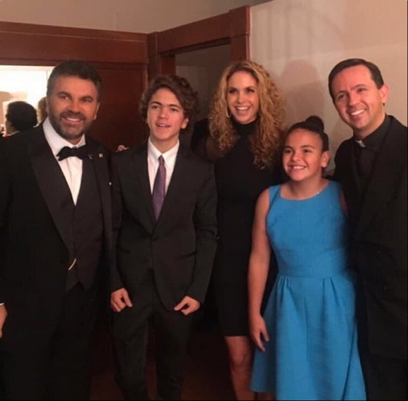 Los hijos de Lucero y Mijares están alejados del espectáculo