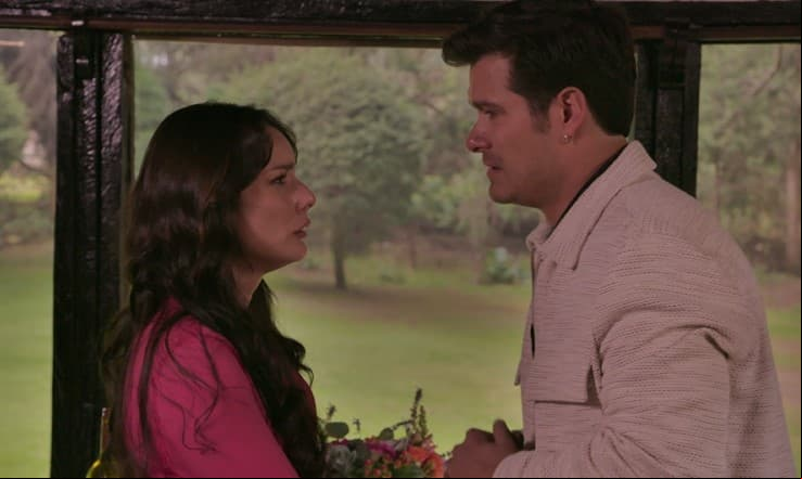 Arturo y Valeria en Las Hijas de la Señora García