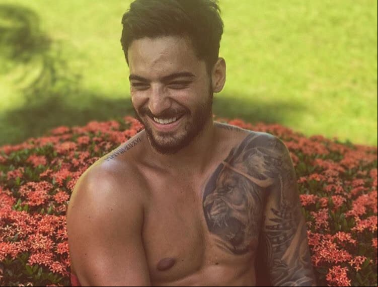 Su sonrisa pícara siempre lo delata