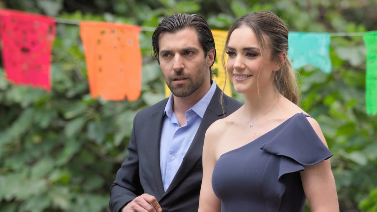 'Helena' anuncia a toda la familia que está esperando un bebé.