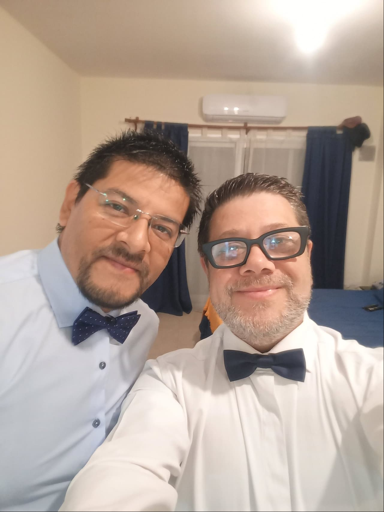Hombre se divorcia de su esposa y sorprende a todos al enamorarse de su vecino