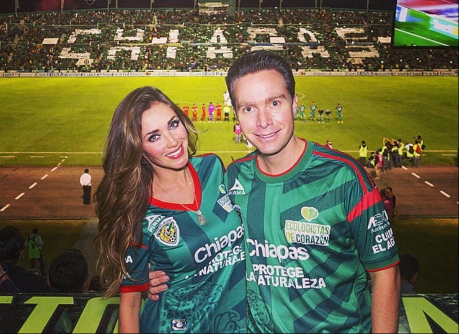 Esposo de Anahí la exhibe al natural