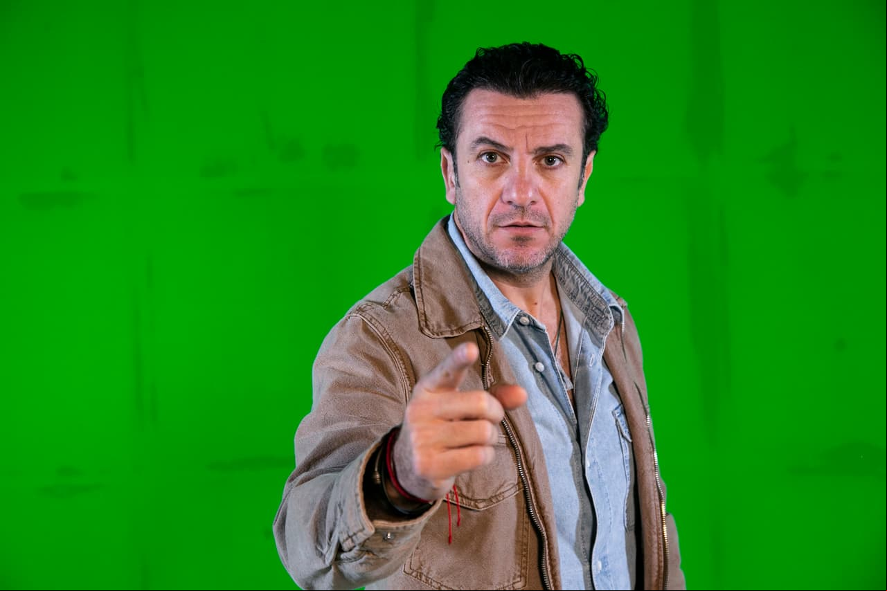 "Germán" (Alejandro Ávila) es el mejor amigo de "Toño". Se dicen compadres, casi hermanos. Es el encargado de la pescadería “Pescado original” en el mercado.