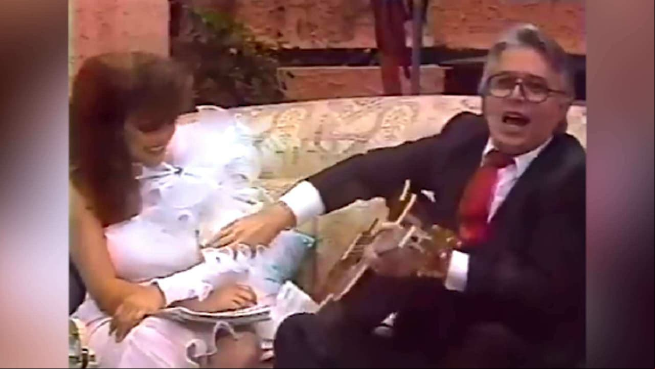 El video de Enrique Guzmán en el que toca inapropiadamente a Verónica Castro en pleno programa
