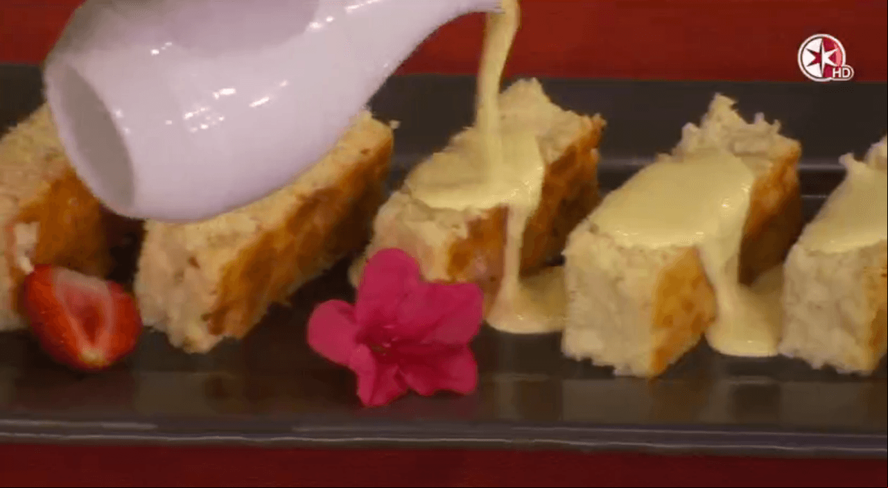 Receta: Panqué de elote con salsa de rompope