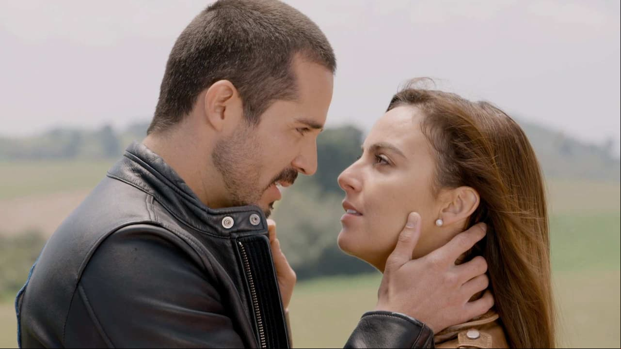 ¡Ringo y Julia por fin se besan!