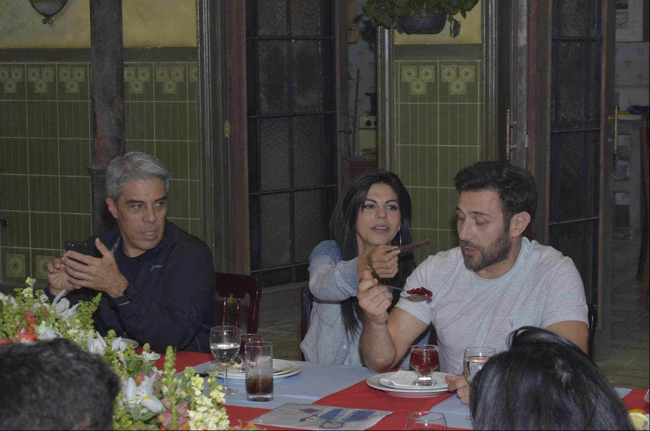 El actor Luis Gatica se unió a la comida y platicó con todas las ganadoras.