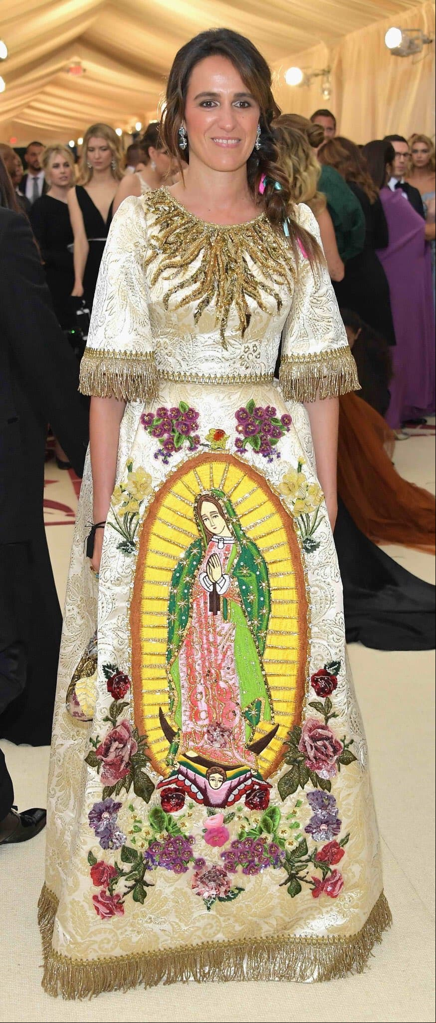 Coco Brandolini D'adda es una 'it girl' italiana que en 2018 modeló en la Met Gala con un vestido creado por la marca Dolce & Gabbana con la imagen de la Virgen de Guadalupe.