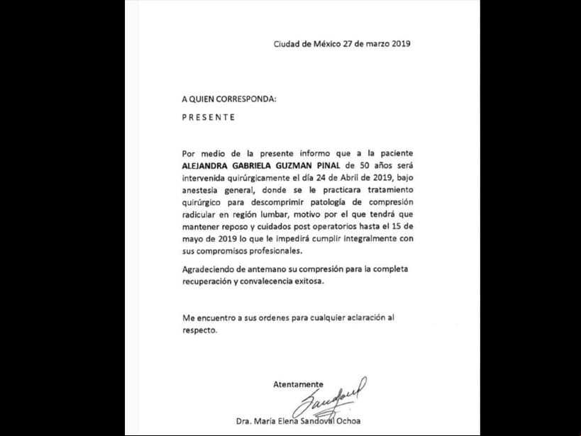 El comunicado está firmado por la doctora María Elena Sandoval Ochoa, en el que informa que la hija de Silvia Pinal será sometida, bajo anestesia general, a un tratamiento quirúrgico para descomprimir patología de comprensión radicular en la región lumbar.