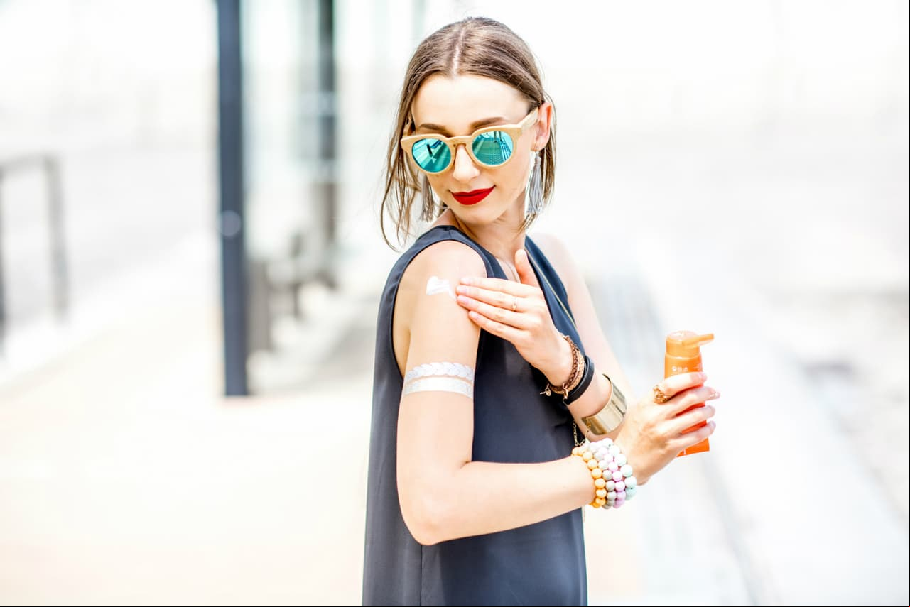 Protege tus brazos, piernas, cara y cuello del sol