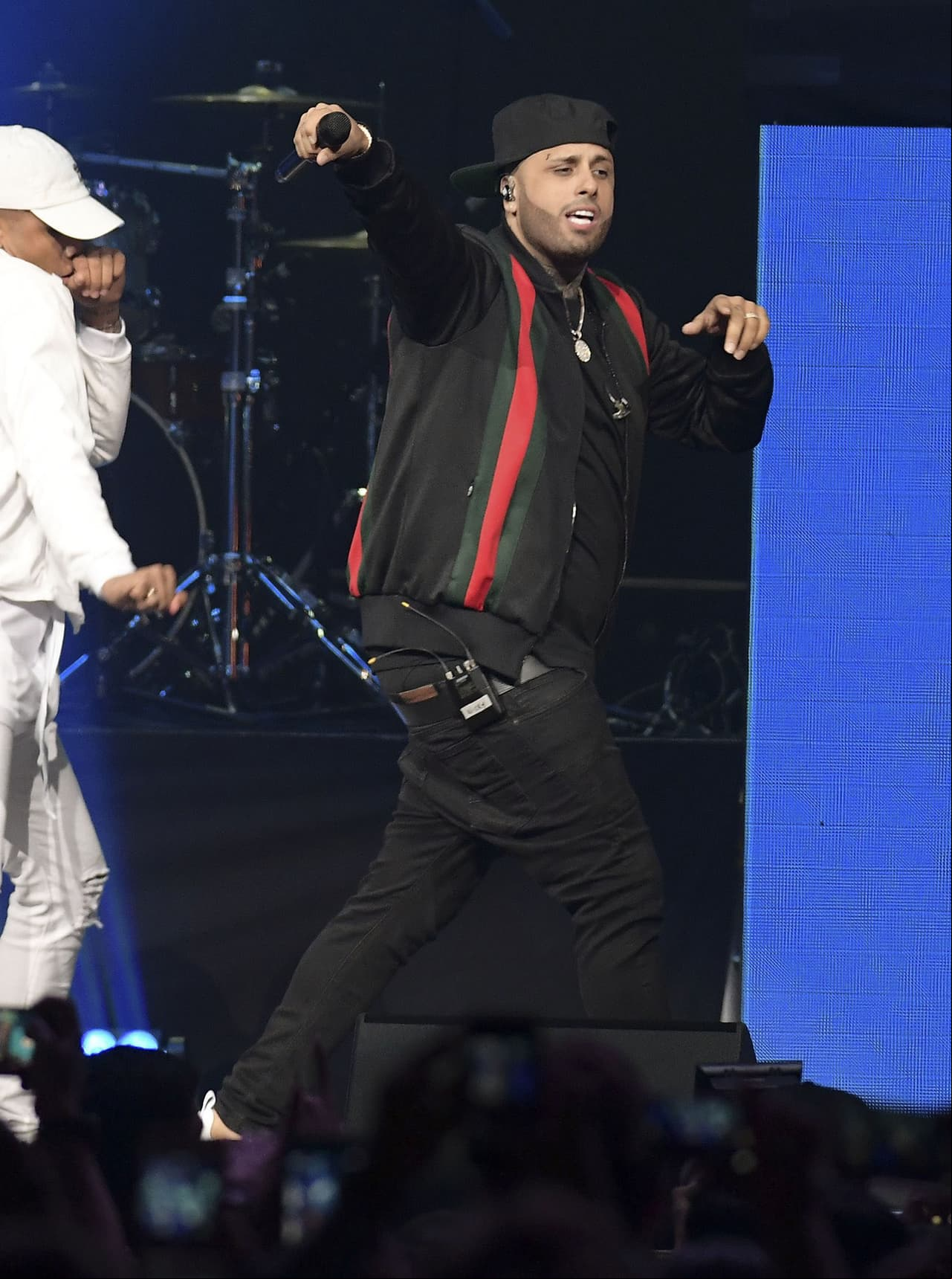 Nicky Jam pasa un gran susto durante un concierto en Monterrey