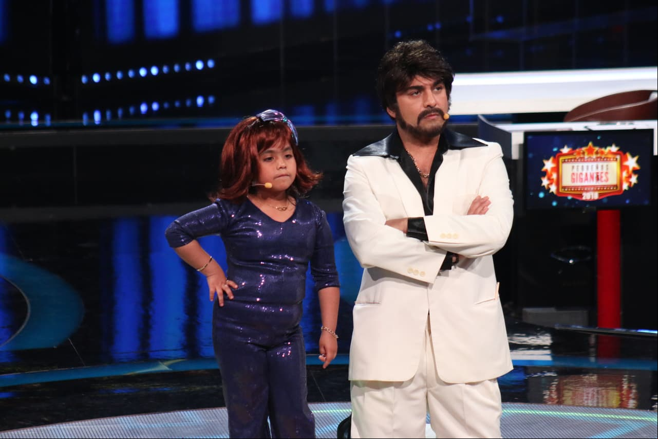 En la sección de parodias, Nayleah decidió imitar a Lucía Galán, integrante de Pimpinela. Así que le pidió a Albertano caracterizarse de Joaquín Galán, hermano de la vocalista.