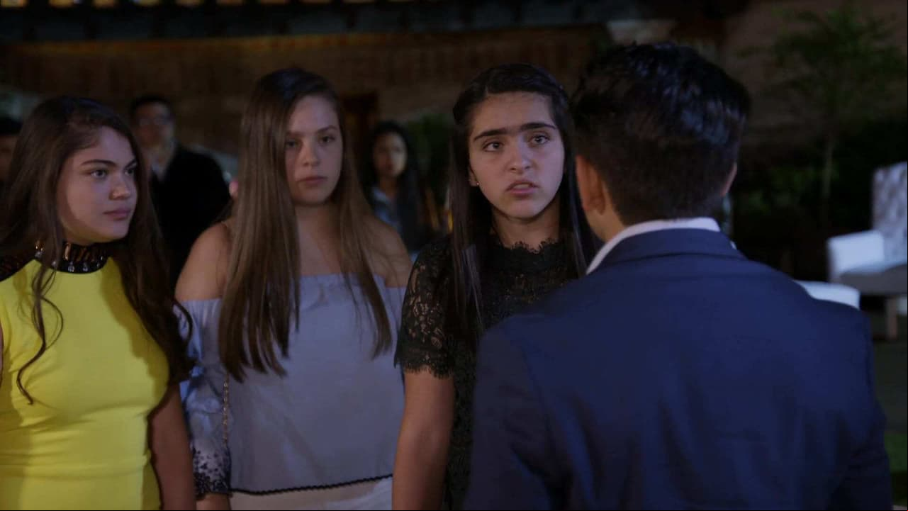 Lucas se aprovecha de las mujeres por ser guapo en La Rosa de Guadalupe