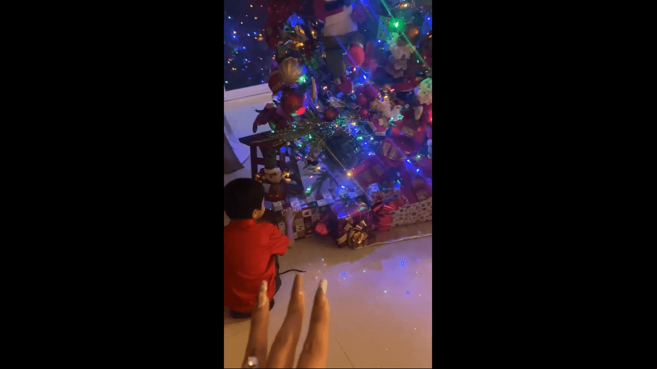 “Acá está el nacimiento que les dije. No tenía ni idea de cómo hacerlo, pero le puse todo el amor”, precisó la modelo, mientras junto a sus hijos terminó la decoración.