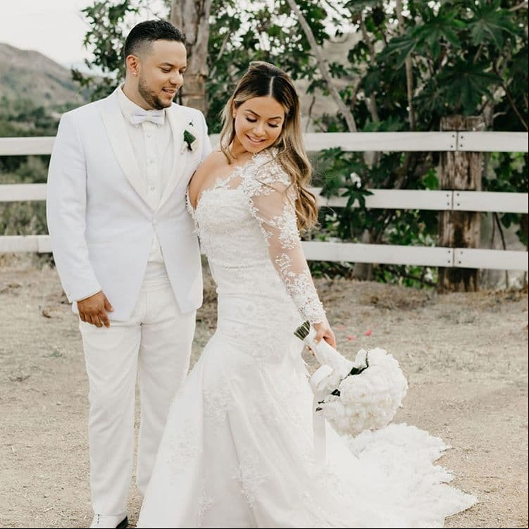 El 29 de junio de 2019, Chiquis y Lorenzo finalmente llegaron al altar y contrataron a un fuerte equipo de seguridad para evitar que se filtrara algún detalle de su enlace en los medios de comunicación, después de que el programa ‘El gordo y la flaca’ presentara la invitación de la boda días antes.