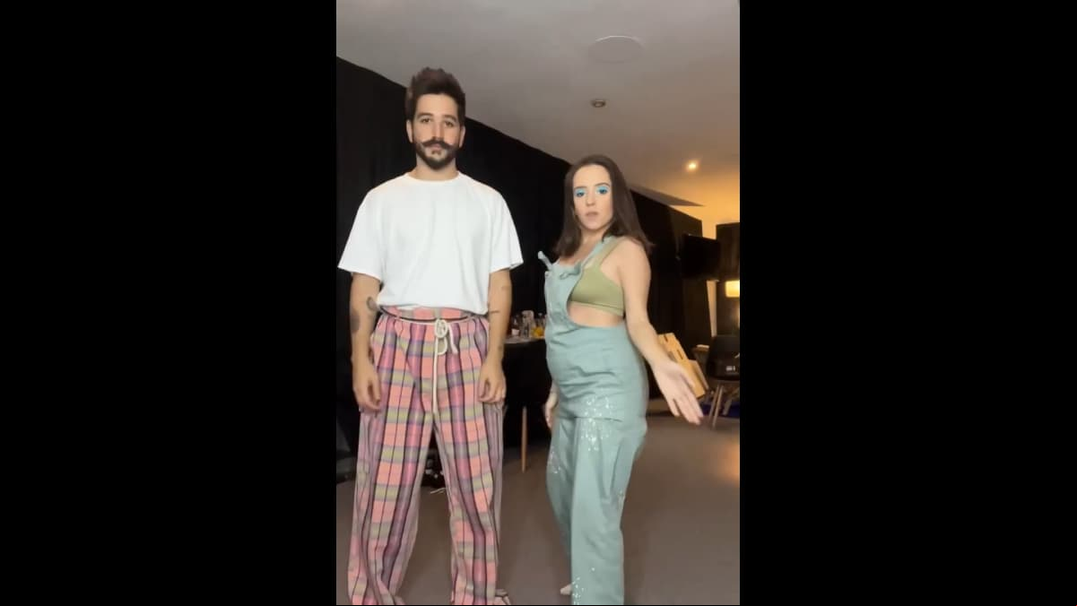 “Va a ser un año maravilloso para todos… Yo estoy esperando la llegada de un nieto o nieta en el mes de abril o finales de marzo”, sentenció el cantante.