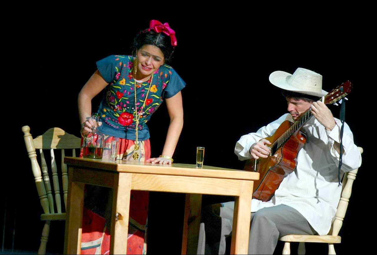Una de las actuaciones más importantes en el teatro para Itatí fue cuando interpretó a la pintora Frida Kahalo en la obra’ Frida, Un Canto a la Vida’. “Era una mujer dulce y tierna, que la vida la fue enloqueciendo”, dijo en entrevista para Televisa Espectáculos cuando habló sobre la preparación del personaje.