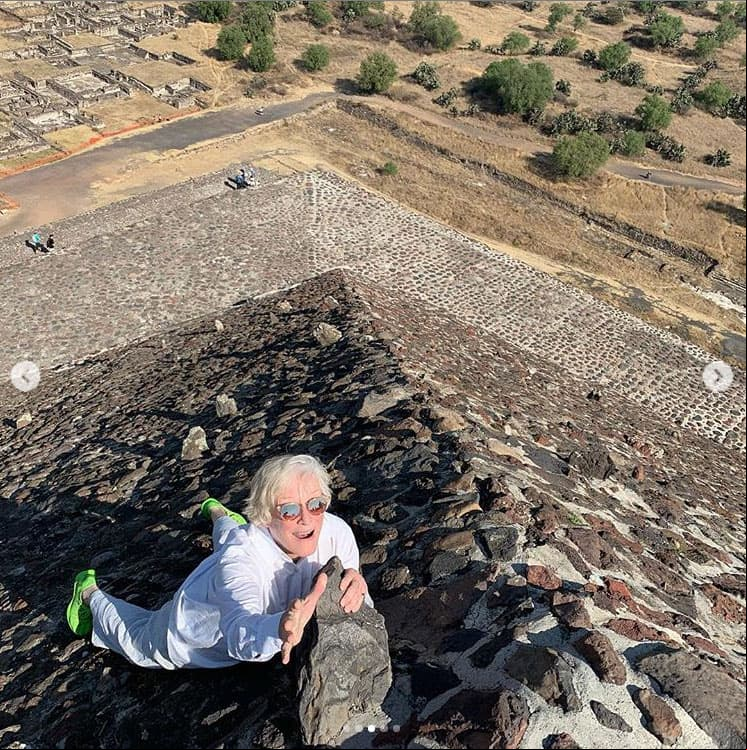 “Una mañana increíble en las pirámides asombrosas de Teotihuacán, México. Ningún video o imagen puede transmitir su escala”, escribió la intérprete en su publicación.