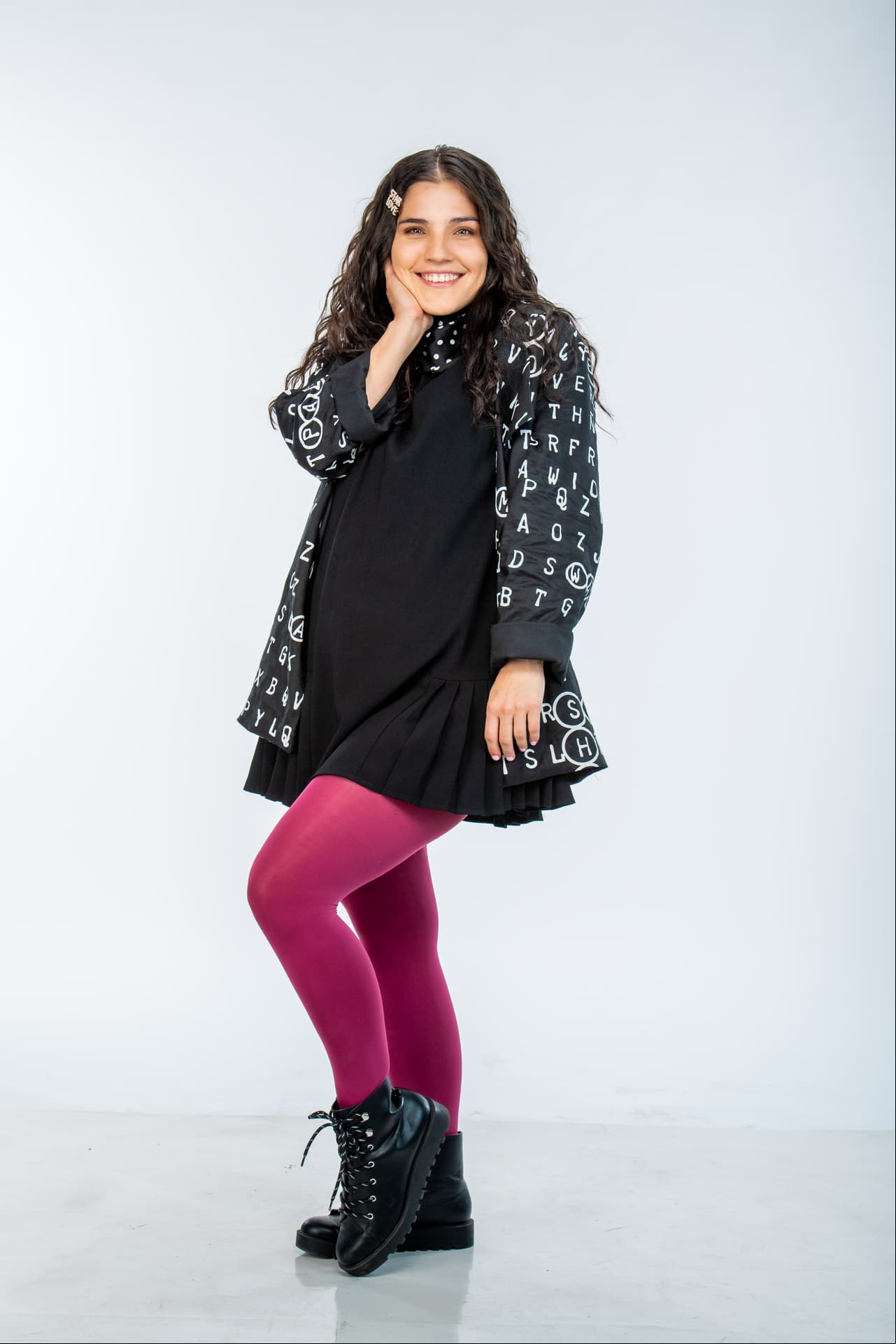 Sofía Garza estelariza "Cita a ciegas", donde da vida a Lucía, una comunicóloga con muchas manías, como odiar los lunes, tomar dos cafés antes de empezar el día y siempre está de malas al iniciar el día.